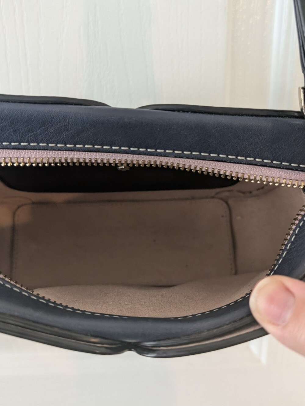 Classic Black Leather Crossbody Bag - Sleek Everyday Style